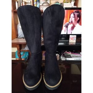 Women's black velvet fur lined boots 8